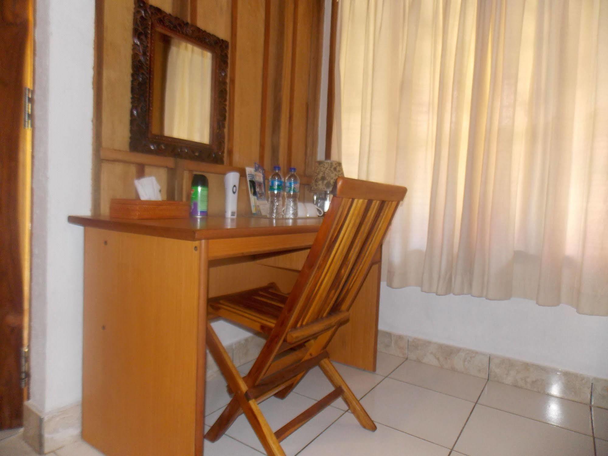 Komodo Lodge Лабуан Баджо Екстериор снимка