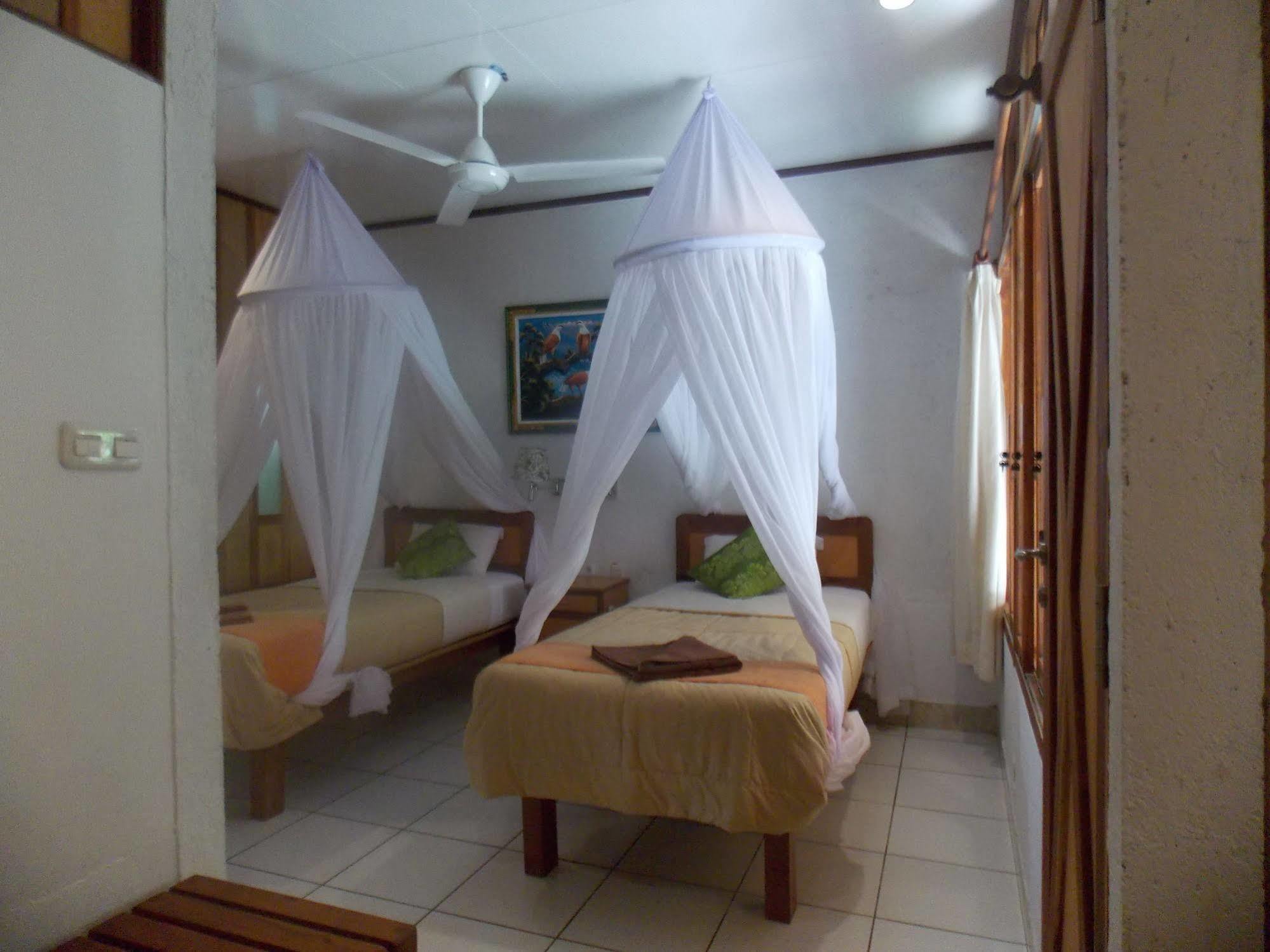 Komodo Lodge Лабуан Баджо Екстериор снимка
