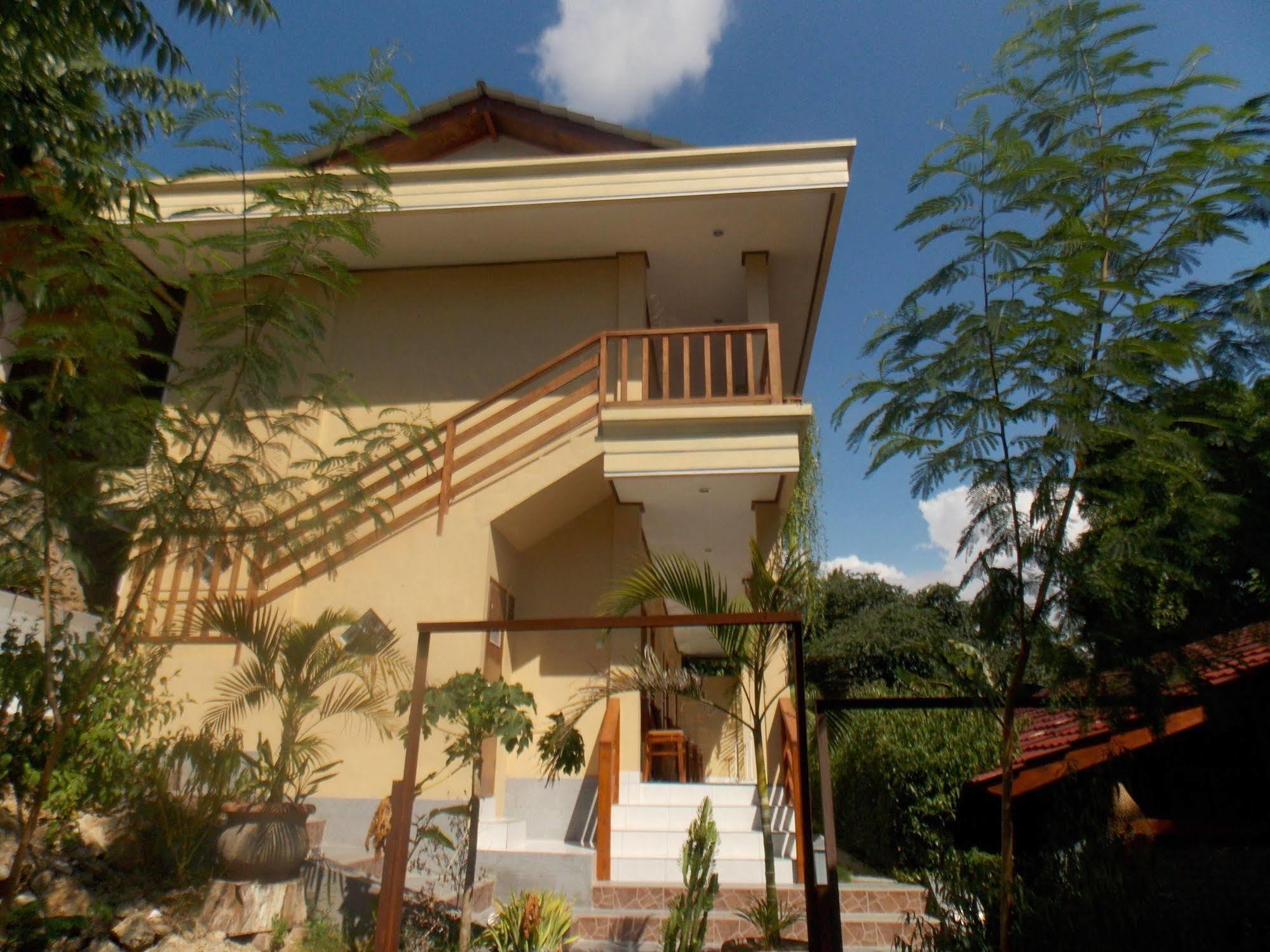 Komodo Lodge Лабуан Баджо Екстериор снимка