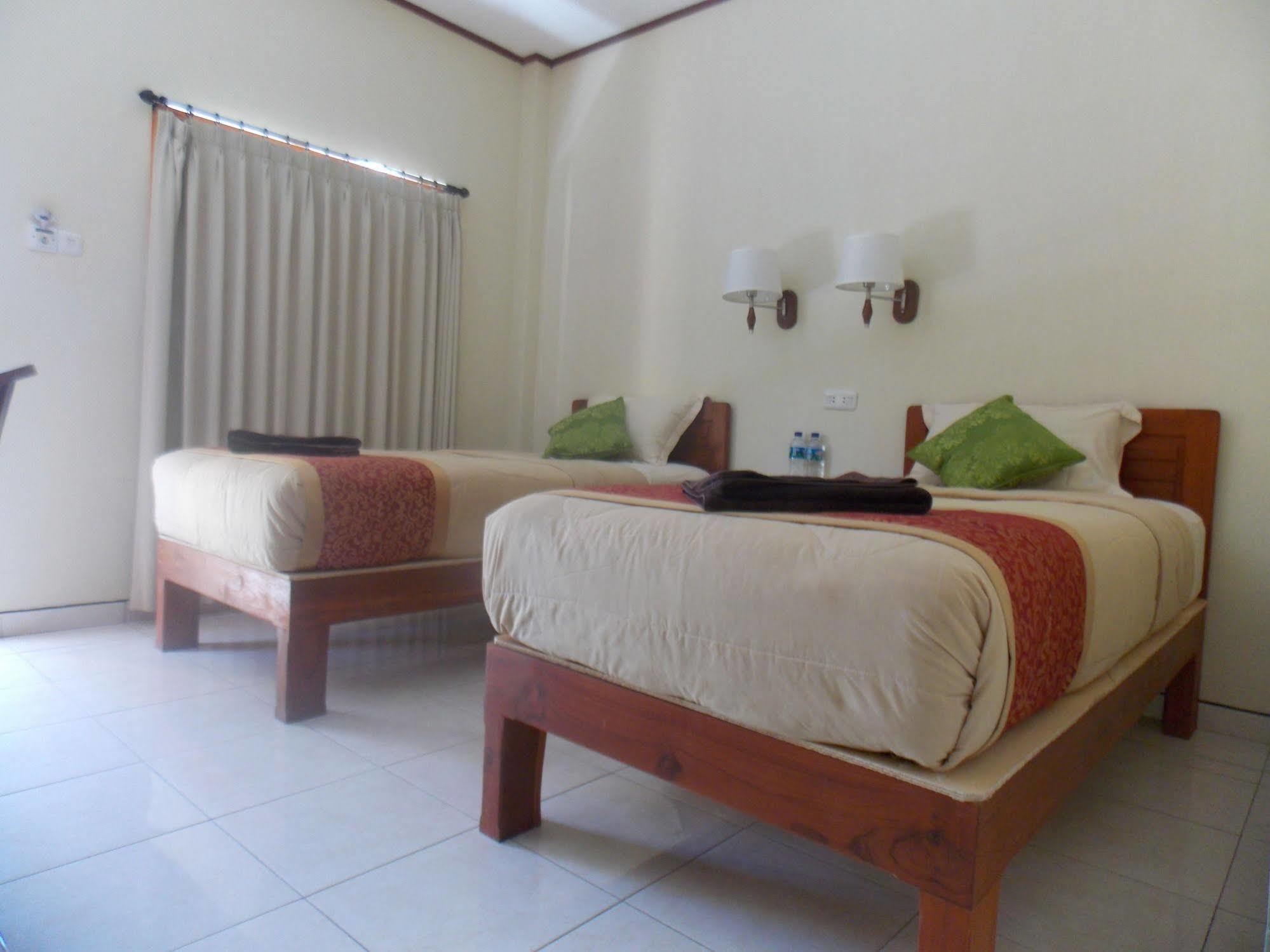 Komodo Lodge Лабуан Баджо Екстериор снимка