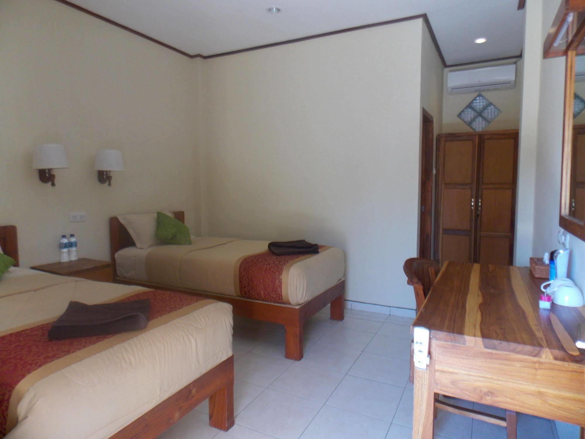 Komodo Lodge Лабуан Баджо Екстериор снимка