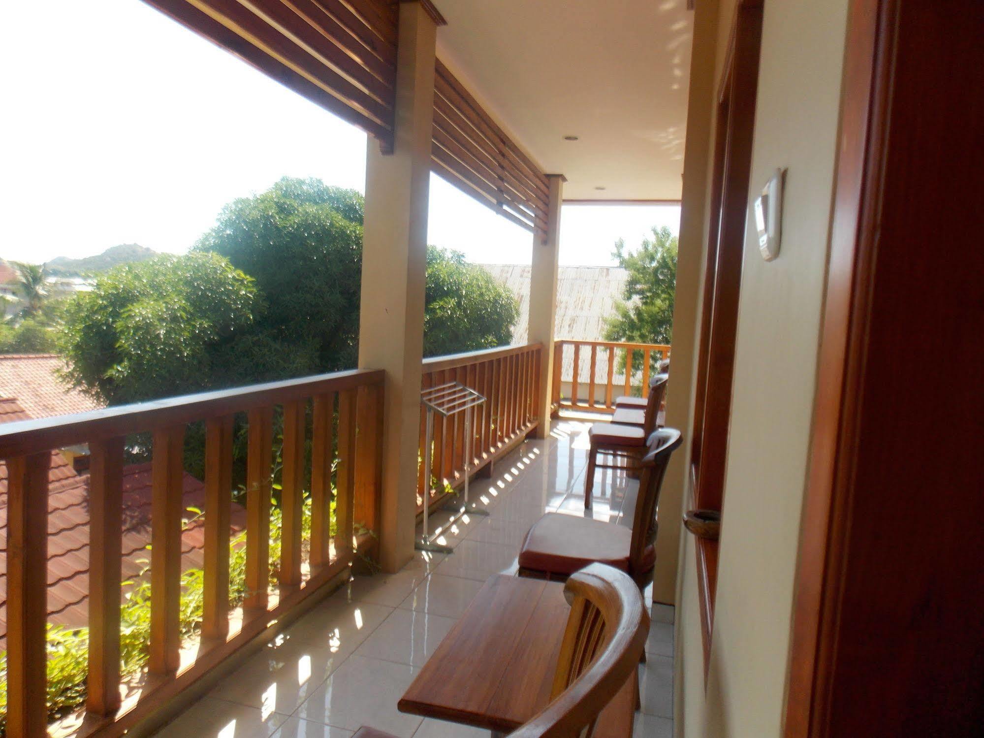 Komodo Lodge Лабуан Баджо Екстериор снимка